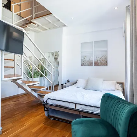 Massena Street - 1 Bdr Duplex With Ac & Parking