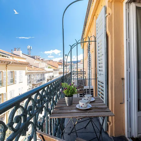 Massena Street - 1 Bdr Duplex With Ac & Parking Apartment *