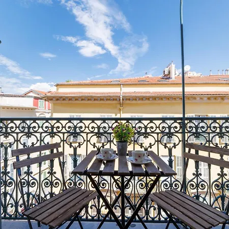 Massena Street - 1 Bdr Duplex With Ac & Parking Appartement *
