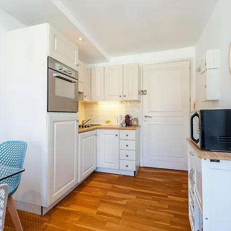 Massena Street - 1 Bdr Duplex With Ac & Parking *