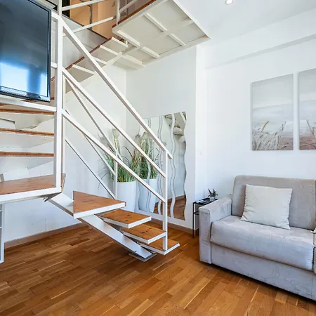 Massena Street - 1 Bdr Duplex With Ac & Parking