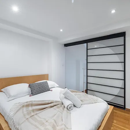 Massena Street - 1 Bdr Duplex With Ac & Parking *