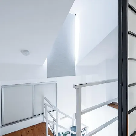 Massena Street - 1 Bdr Duplex With Ac & Parking *