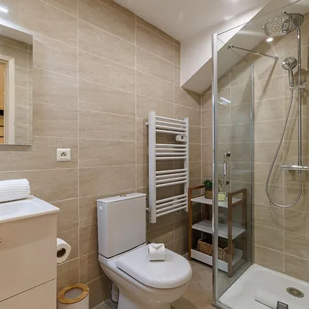 Massena Street - 1 Bdr Duplex With Ac & Parking *