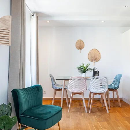 Massena Street - 1 Bdr Duplex With Ac & Parking 아파트